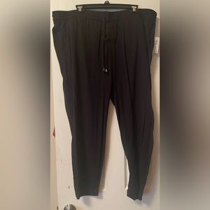 Black capri pants